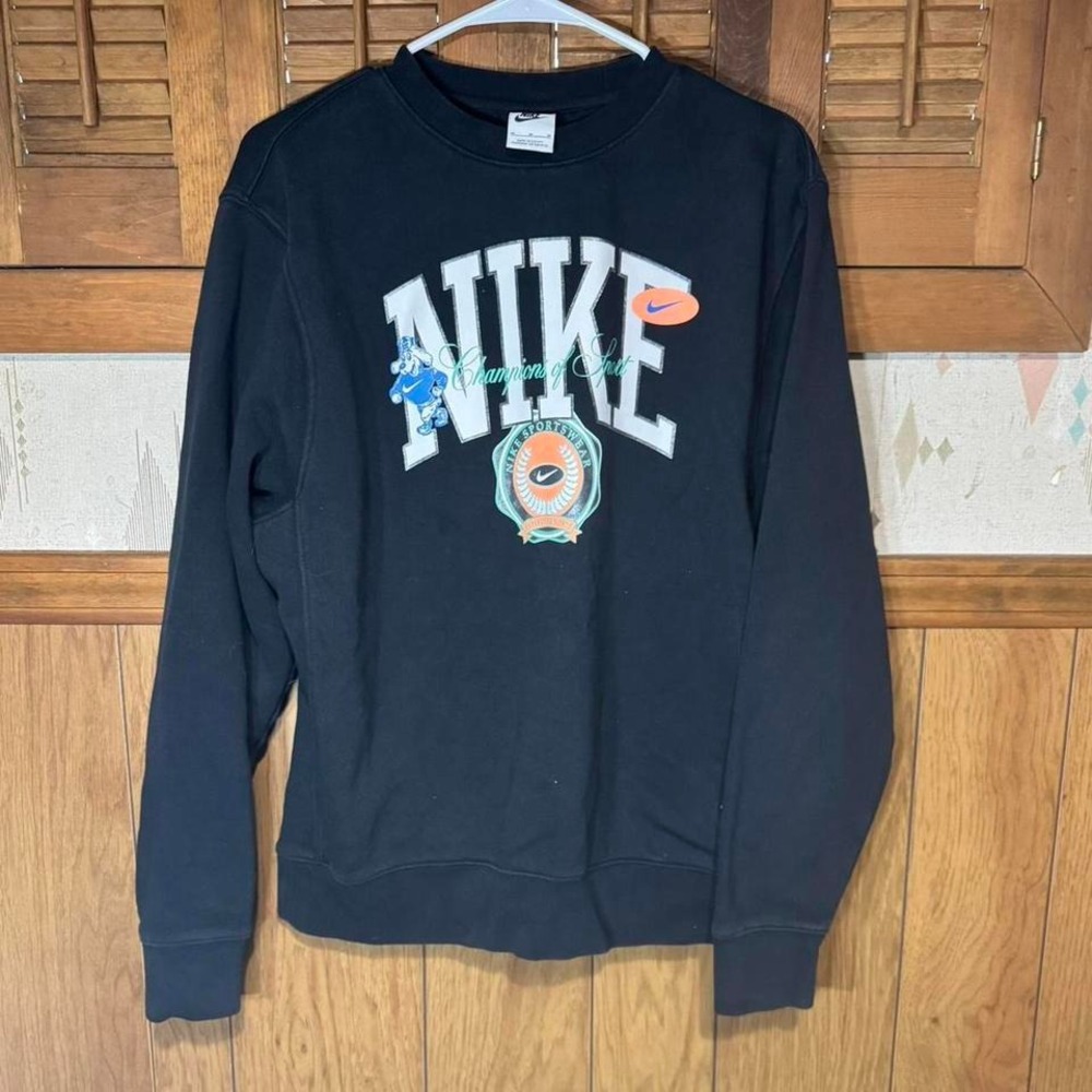Nike black crewneck sweatshirt Size Medium‎